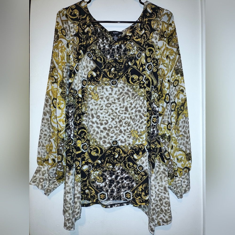 Elegant Women's Printed Top